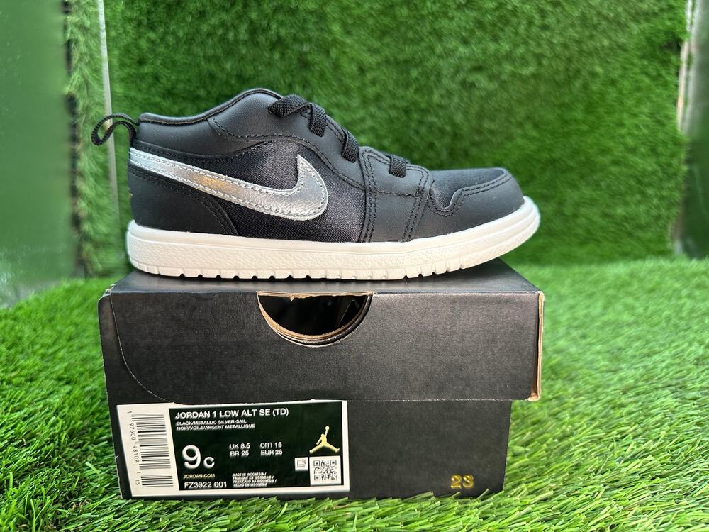 Air Jordan 1 Low ALT SE FZ3922-001 Athletic Sneaker Boys 9 Black Leather Walking